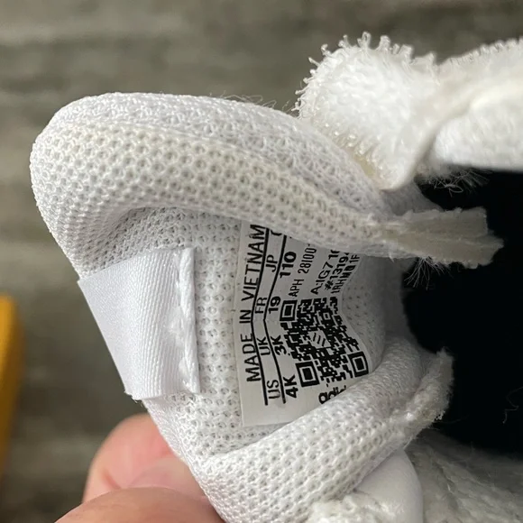 USED— great condition, Adidas Disney limited edition Mickey Mouse Boys size 4 - Picture 2 of 5